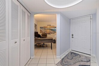 5281 Isla Key Blvd S, Unit 206 in St. Petersburg, FL - Foto de edificio - Building Photo