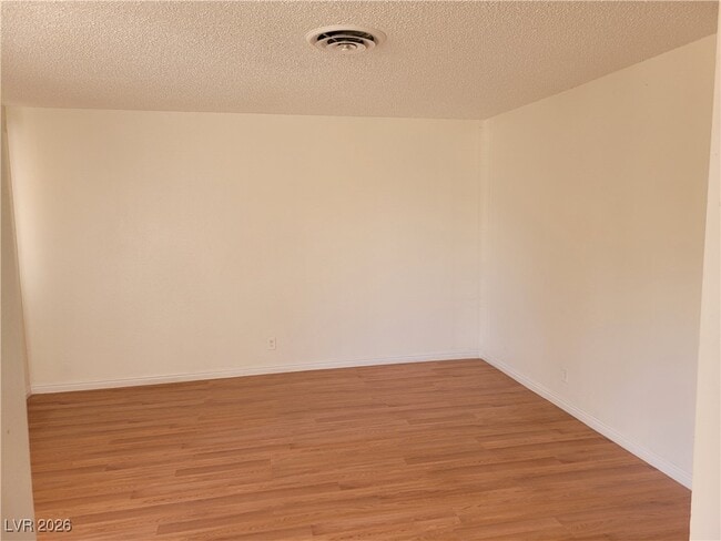 2600 E Vana Ave in North Las Vegas, NV - Building Photo - Building Photo