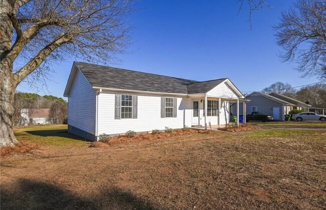 property at 608 Lakeview Dr