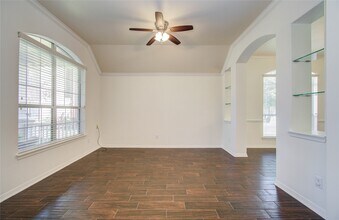 10714 Barker Lake in Cypress, TX - Foto de edificio - Building Photo