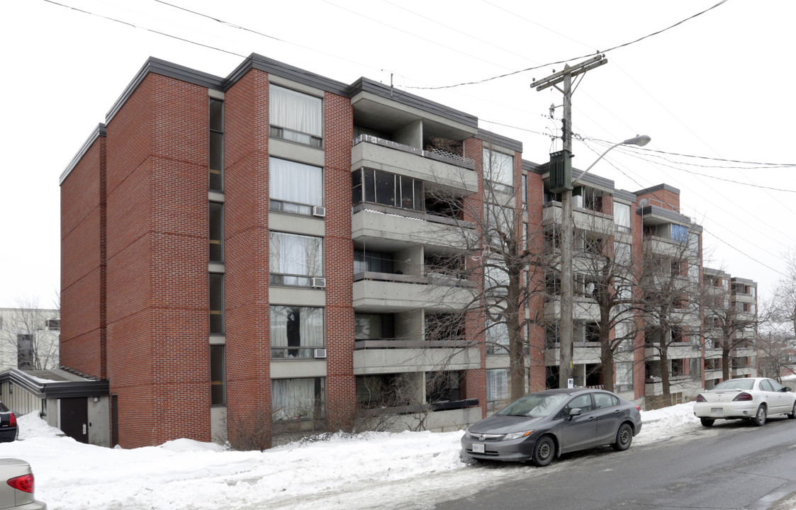 Gladstone Terrace in Ottawa, ON - Building Photo