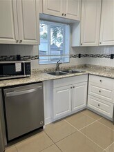 1400 NE 175th St in North Miami Beach, FL - Building Photo - Building Photo