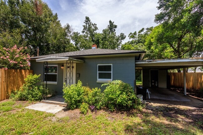 911 W Lake Brantley Rd in Altamonte Springs, FL - Building Photo - Building Photo