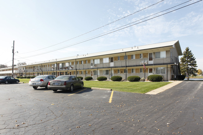 Lake Angela Co/Op Apartments in New Hudson, MI - Building Photo - Building Photo