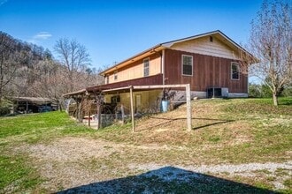 1749 Stinking Creek Rd in Lafollette, TN - Building Photo - Building Photo