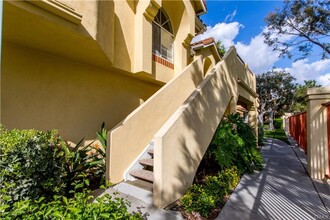 86 Costero Aisle in Irvine, CA - Building Photo - Building Photo