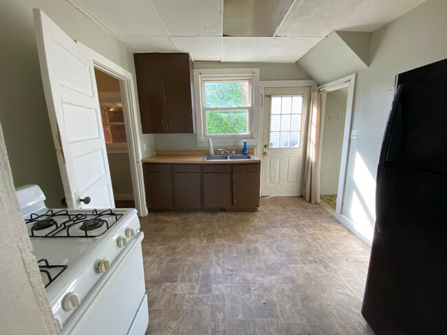 49 E 9th St in Oswego, NY - Building Photo - Building Photo