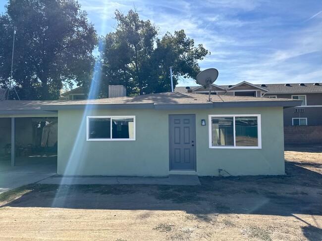 801 S Farmersville Blvd in Farmersville, CA - Building Photo - Building Photo