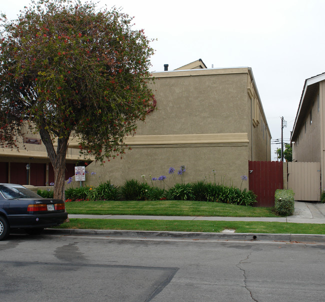 7901 Stark St in Huntington Beach, CA - Building Photo - Building Photo