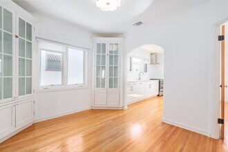 8247 W 4th St in Los Angeles, CA - Building Photo - Building Photo