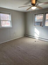 44 Indian Spring Rd in Mt. Olive, NJ - Foto de edificio - Building Photo