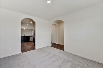 18520 Quiet Range Dr in Elgin, TX - Foto de edificio - Building Photo