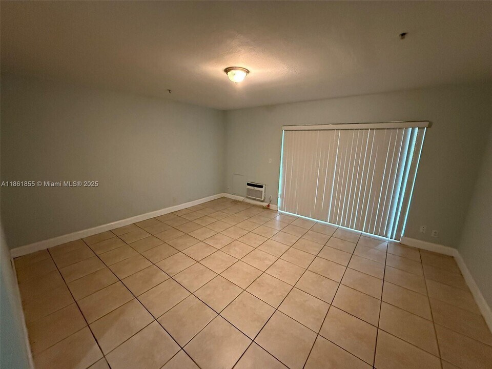 4271 NW 5th St in Plantation, FL - Building Photo