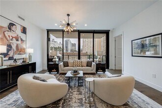 2425 Peachtree Rd NE in Atlanta, GA - Building Photo - Building Photo