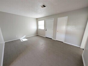 3513 Parkwoods Ln in Midwest City, OK - Building Photo - Building Photo