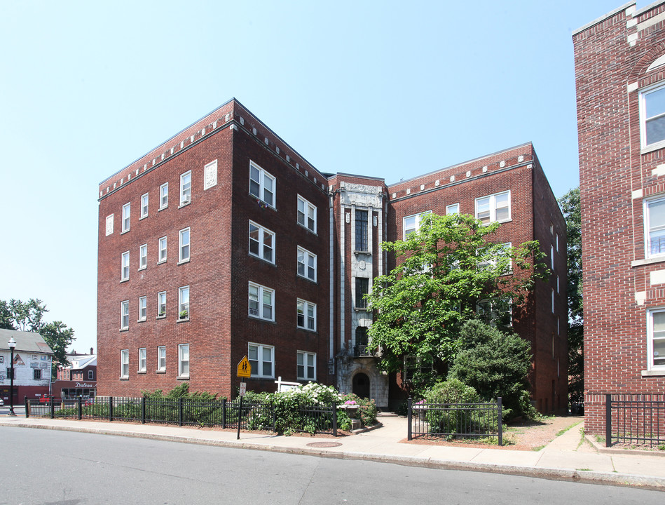 35 Glen St in New Britain, CT - Building Photo