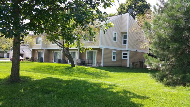 Chowen Bend Townhomes in Burnsville, MN - Building Photo - Other