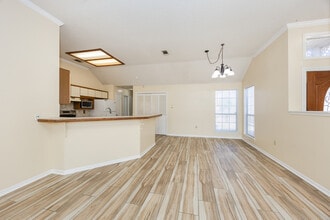 13422 S Fairview Ave in Baton Rouge, LA - Foto de edificio - Building Photo