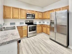 6880 Skaff Ave in Jacksonville, FL - Building Photo - Building Photo