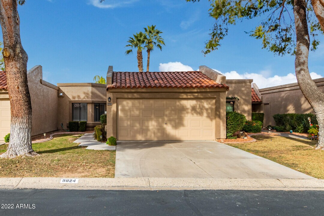 9824 W Kerry Ln in Peoria, AZ - Building Photo