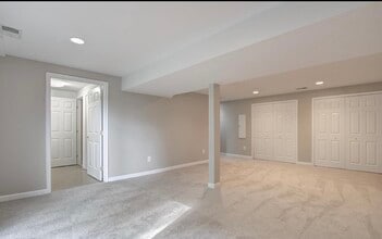 9374 Tartan View Dr in Fairfax, VA - Building Photo - Building Photo