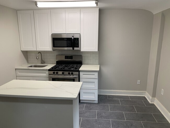 314 W Upsal St, Unit 3rd Floor in Philadelphia, PA - Building Photo - Building Photo