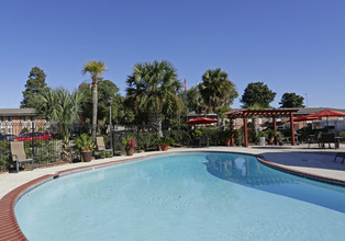 Gatehouse Apartments in Metairie, LA - Foto de edificio - Building Photo