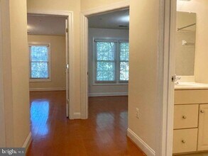 12021 Montrose Park Pl in Rockville, MD - Building Photo - Building Photo