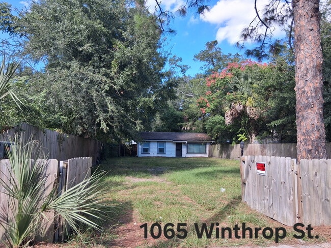 1065 Winthrop St in Jacksonville, FL - Building Photo - Building Photo