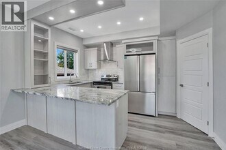 1054 Howard Ave in Windsor, ON - Building Photo - Building Photo