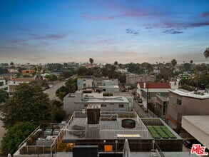 533 Grand Blvd in Los Angeles, CA - Building Photo - Building Photo