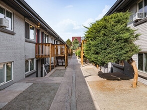 Federal Terrace Apartments in Denver, CO - Building Photo - Building Photo