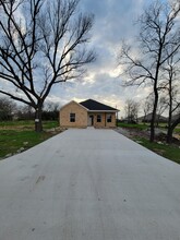 201 Garfield St in McGregor, TX - Foto de edificio - Building Photo