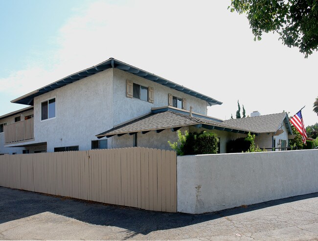 429 W Kelly Ave in Orange, CA - Building Photo - Building Photo