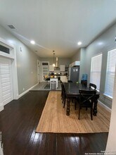 309 Spruce St in San Antonio, TX - Building Photo - Building Photo