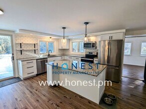 151 Chimney Rd in Readfield, ME - Building Photo - Building Photo