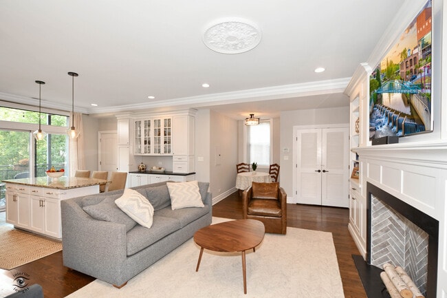 property at 211 W Saint Paul Ave