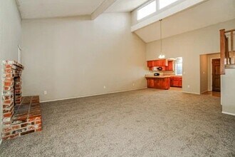 1350 Northview Dr in Sacramento, CA - Foto de edificio - Building Photo