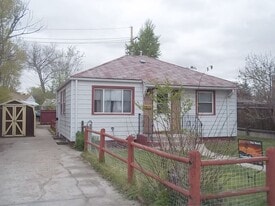 2222 E 19th St, Unit Downstairs in Cheyenne, WY - Building Photo