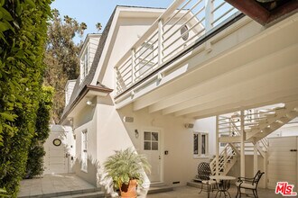 501 Palisades Beach Rd in Santa Monica, CA - Building Photo - Building Photo