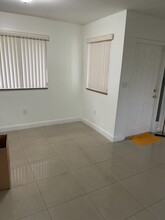 943 SW 66th Ave in Miami, FL - Building Photo - Building Photo