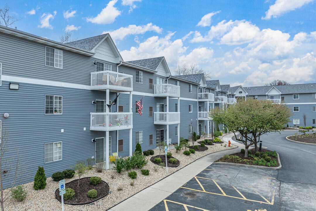 Ogden Court Apartments in Naperville, IL - Foto de edificio
