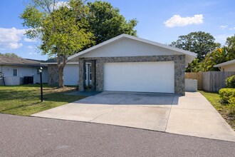 10489 113th St N in Largo, FL - Building Photo - Building Photo