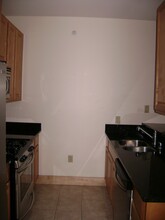 360 W Washington Ave, Unit G1 in Madison, WI - Building Photo - Building Photo