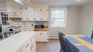 54 Burleigh Rd in Bangor, ME - Building Photo - Building Photo