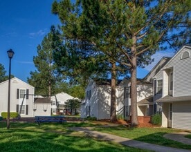 The Townes at Jones Run in Newport News, VA - Foto de edificio - Building Photo