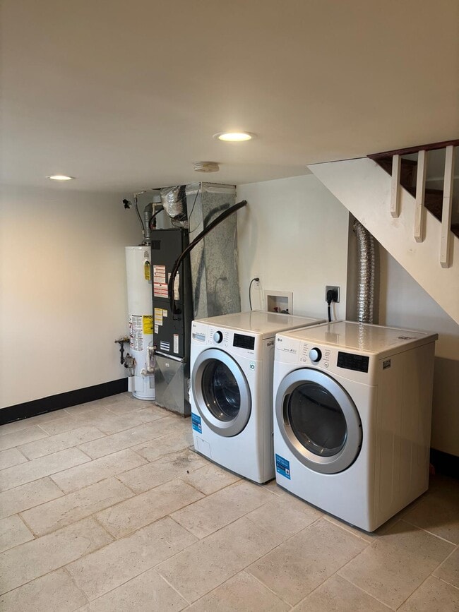 2939 E Monument St in Baltimore, MD - Building Photo - Building Photo