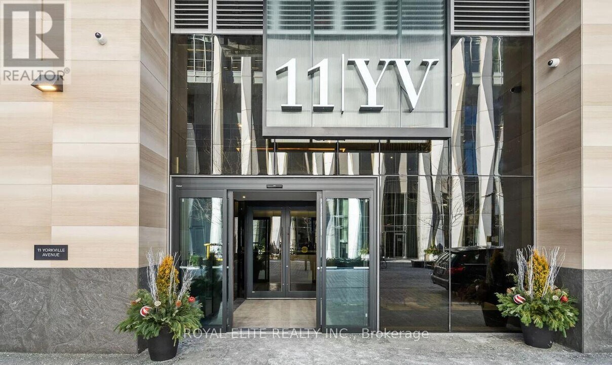 11-1211 Yorkville Ave in Toronto, ON - Building Photo