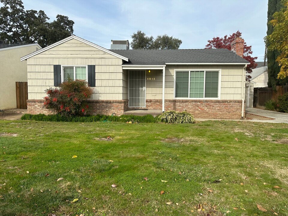 1811 Harian Way in Sacramento, CA - Building Photo