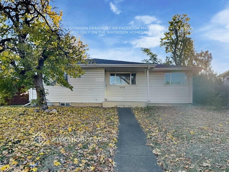 2032 Ironton St in Aurora, CO - Building Photo